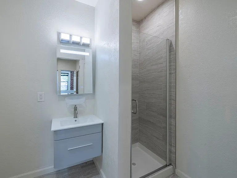 1 Bed 1 Bath in Historical Building — Photo 20