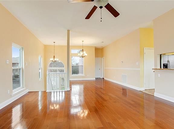 3rd image of 260 Southwood Dr