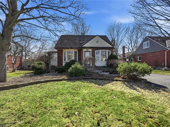 952 Danforth Ave, Burlington, ON L7T 1S8