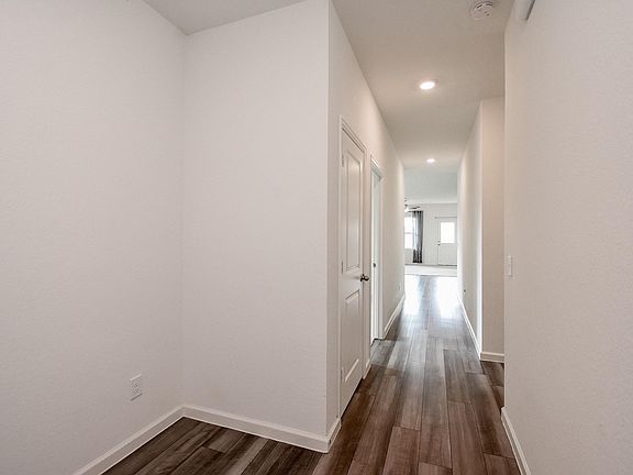 5th image of 13542 Kinsman Rd