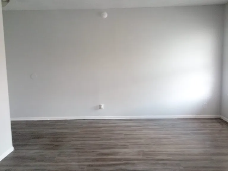 8119 Chipping — Photo 11