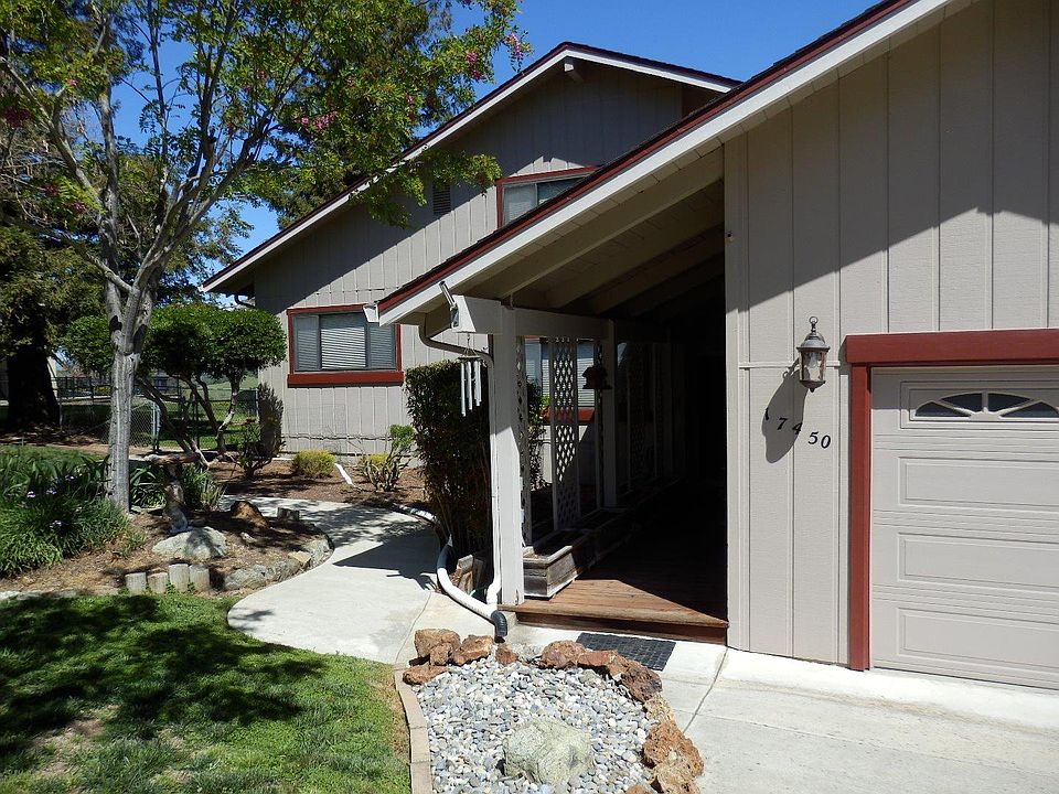 1st image of 17450 Blue Jay Dr