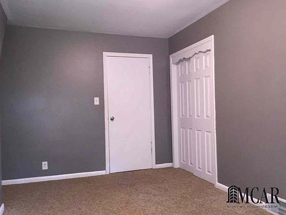 5th image of 612 Rosewood Ave