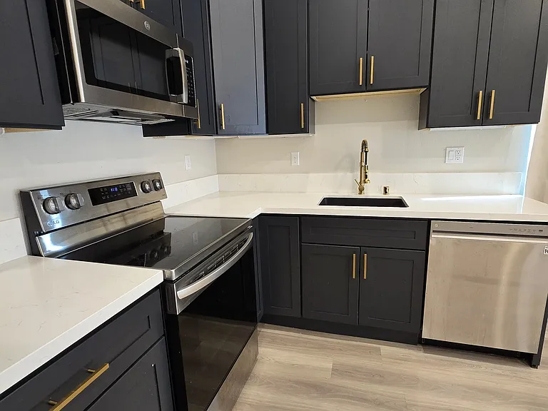 609 Court St #A — Photo 6