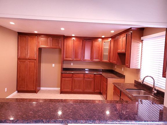 5th image of 2745 Santiago Dr