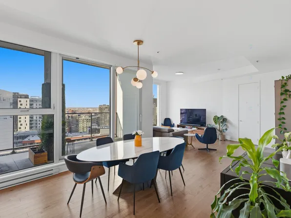 101 Rue Peel #2203, Montreal, QC H3C 0Y1