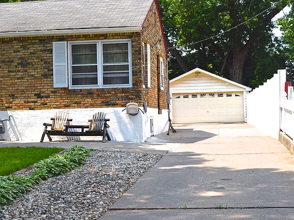 4th image of 1297 Westminster St