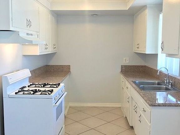 5th image of 1108 N Monterey St #J