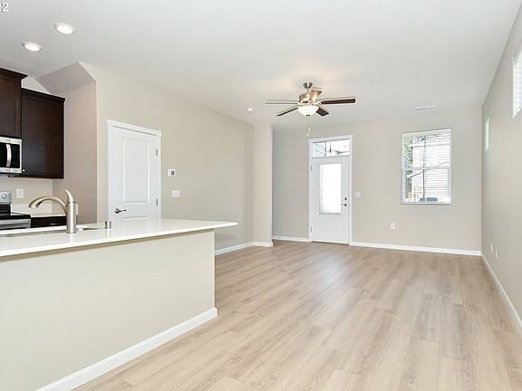 3rd image of 15538 NE 70th St
