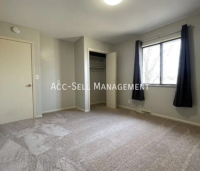 5233 Rich St — Photo 4