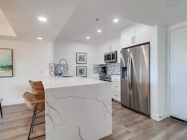 5726 La Jolla Blvd #201 — Photo 7