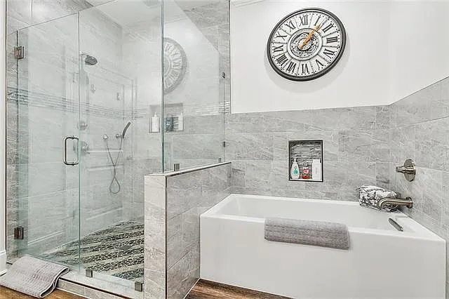 819 N Woodlawn Ave — Photo 10