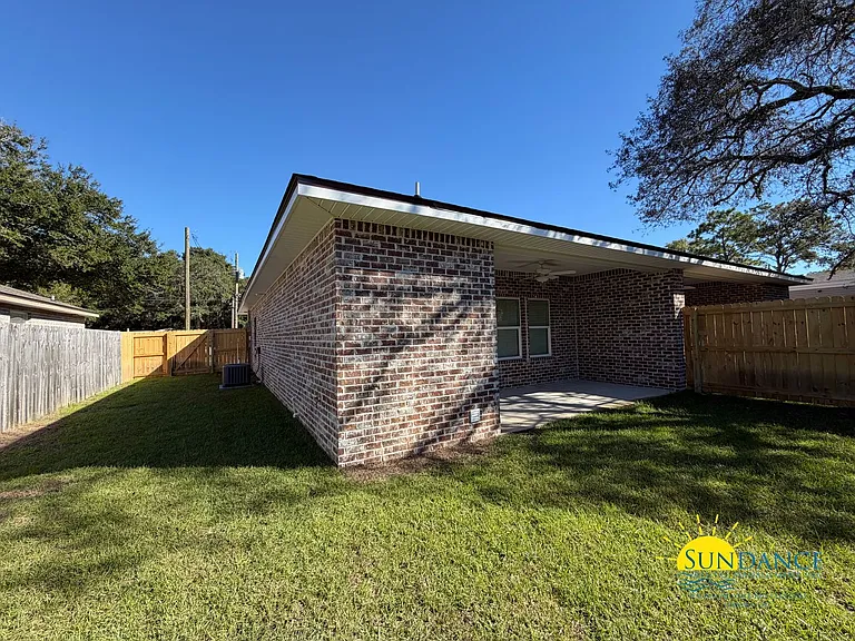 688 Reeves Dr #B — Photo 16