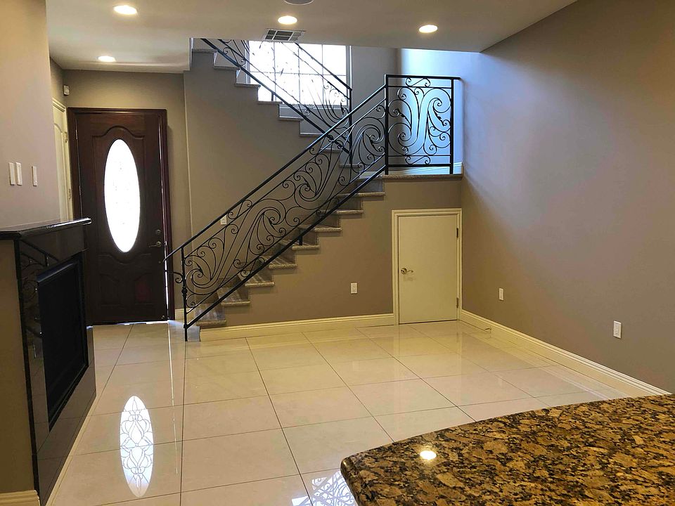 1st image of 2027 W Bella Ln