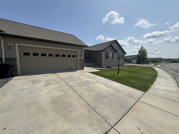 2nd image of 1423 Chesapeake Ln