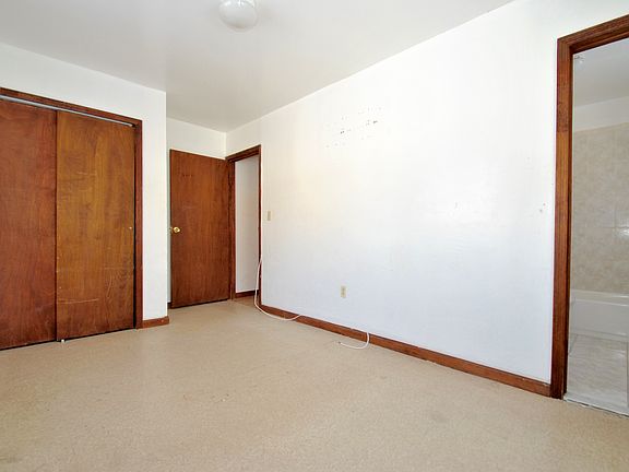 4th image of 1257 E 222nd St #3