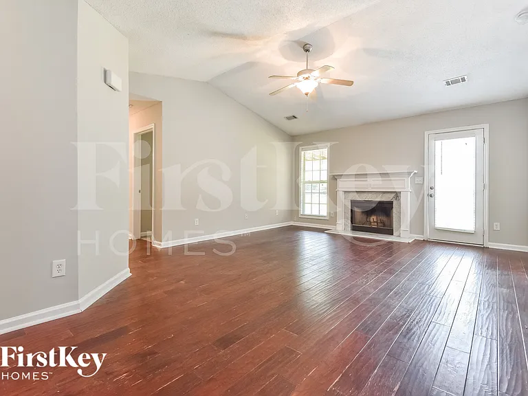 996 Highway 211 NE — Photo 2