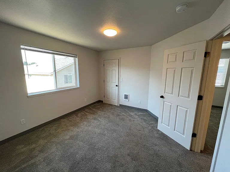 806 E White Birch Ave — Photo 8