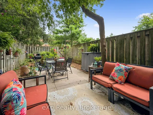 383 Edinburgh Rd S #16, Guelph, ON N1G 2K7