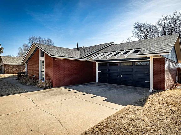 3rd image of 2509 NE Heritage Creek Dr