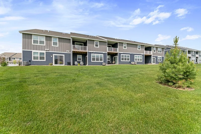 3 bed, 1894 sqft, $2,750 — Photo 3