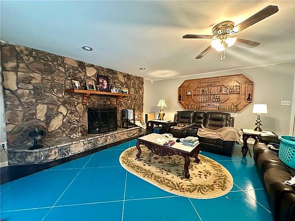 3rd image of 40055 Hickory Ln