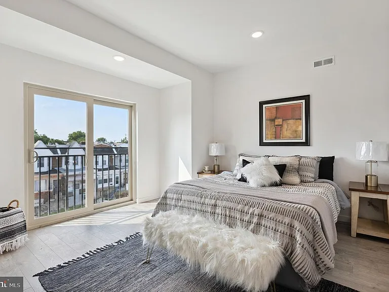 5629 Warrington Ave — Photo 13