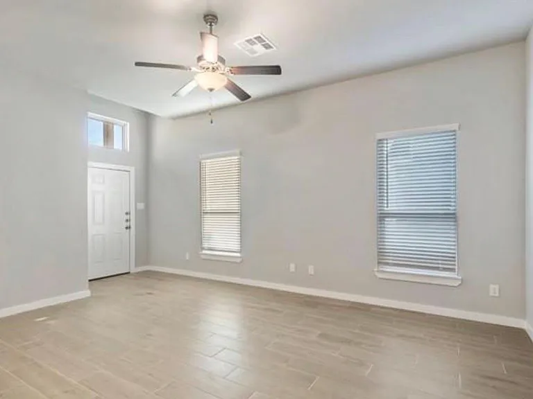 218 Oakcrest #A — Photo 8