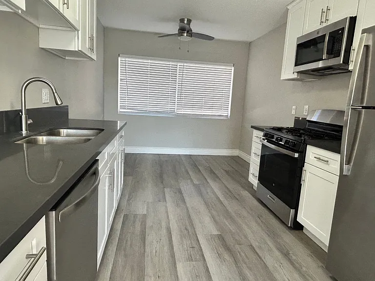 Palm View Apartments in Azusa — Photo 41