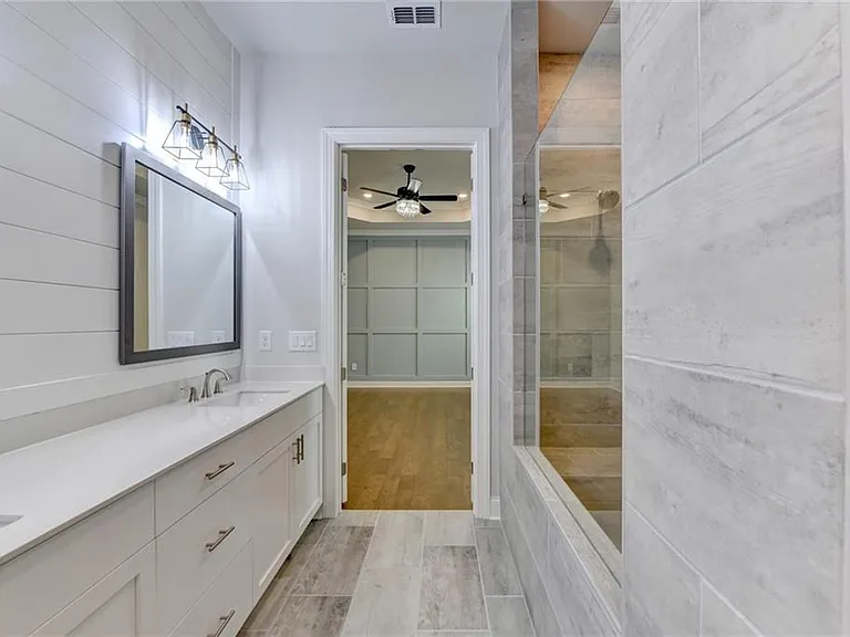4536 Molder Dr — Photo 47