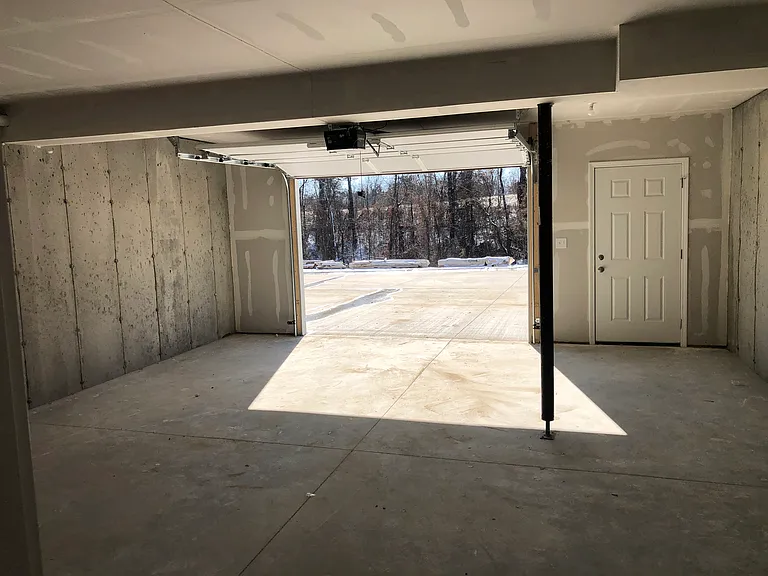 1 Hundred West Apartments — Photo 40