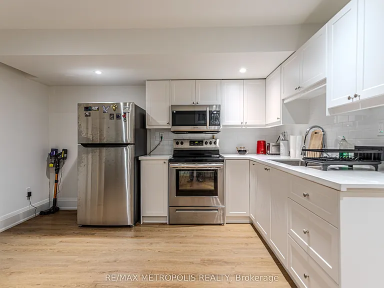 79 A Laburnham Ave #BASEMENT — Photo 13