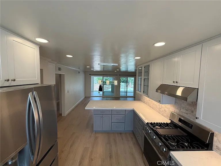 5621 Kenwood Ave — Photo 5