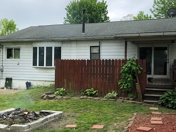4th image of 11421 E Main St
