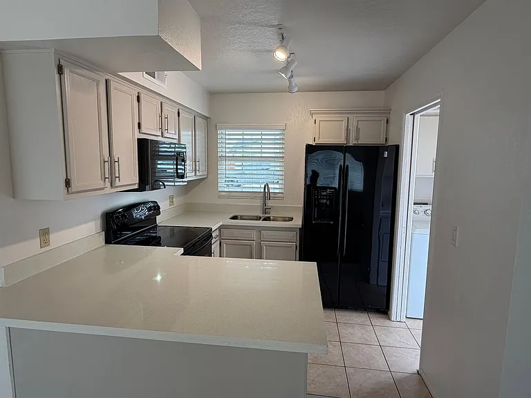 3439 W Peppertree Ln — Photo 8