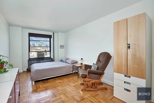 Sold by Bond New York | media 5