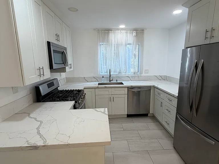 1341 Berkeley St #4 — Photo 2