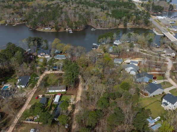 132 Breezy Bay Cir, Gilbert, SC 29054