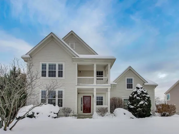 1325 Grantham Dr, Schaumburg, IL 60193