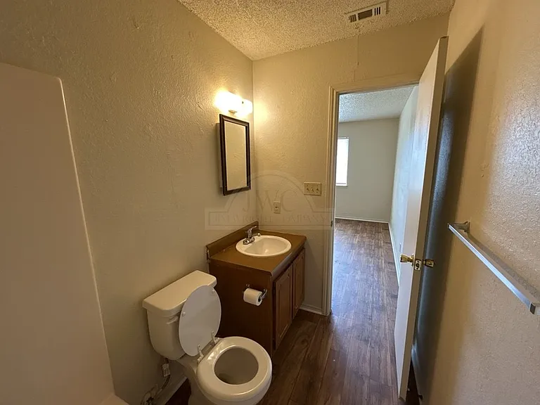 2108 Carousel Dr — Photo 22