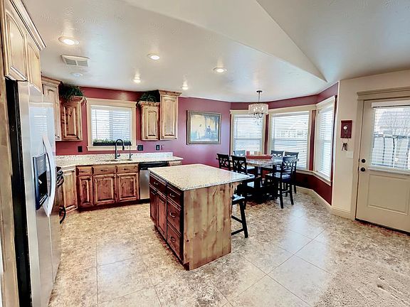 4th image of 671 Bradford Ln
