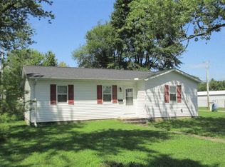 802 Martin St, Flora, IL 62839