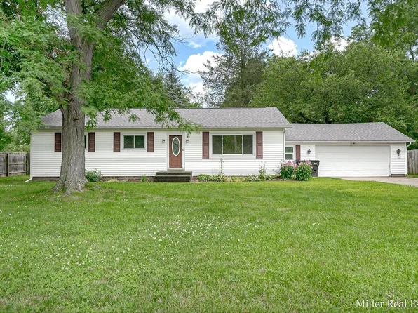 923 N Jefferson St, Hastings, MI 49058