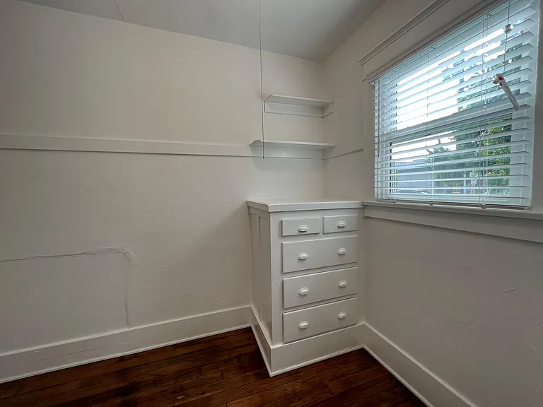 1343 Chelsea Ave — Photo 9