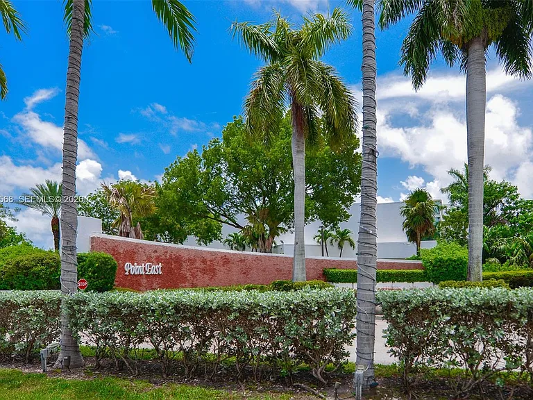 2851 Leonard Dr #J505 — Photo 1