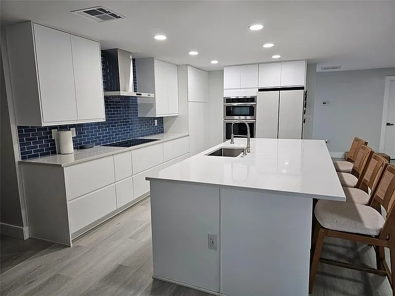 975 Coronado Dr — Photo 15
