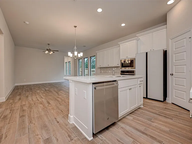 308 Mullins Ct — Photo 17