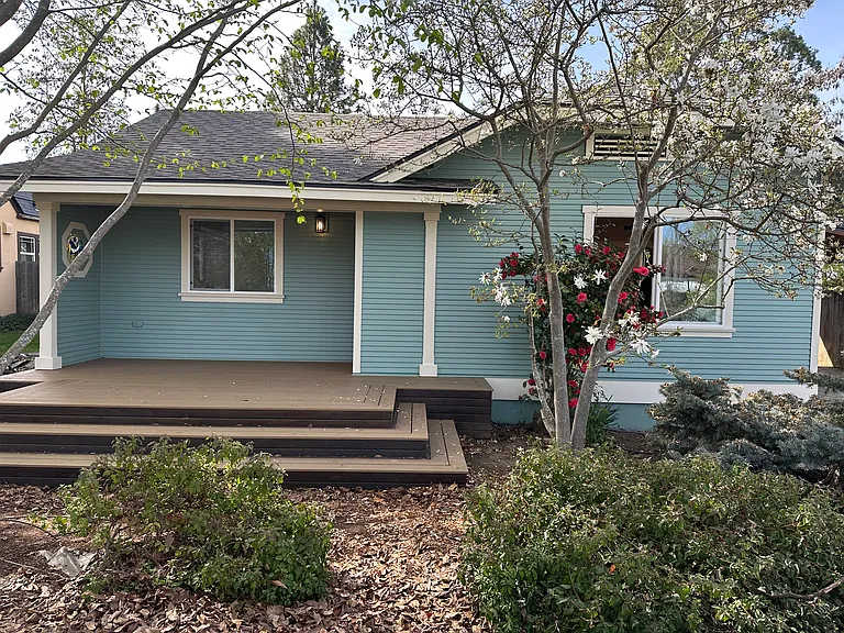 414 Newtown St — Photo 1