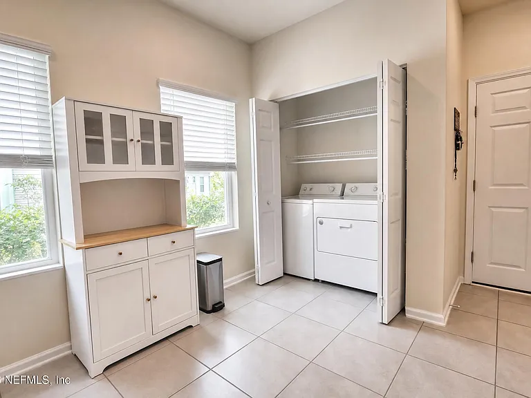 85 Temple Dr — Photo 7