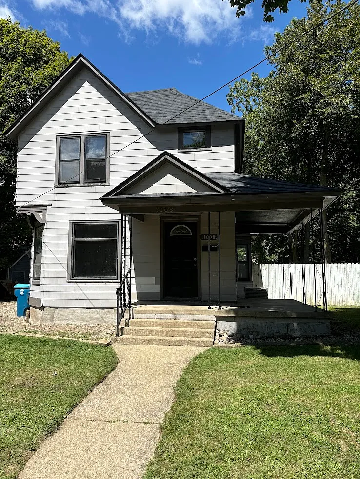 2 bed, 2000 sqft, $1,650 — Photo 1